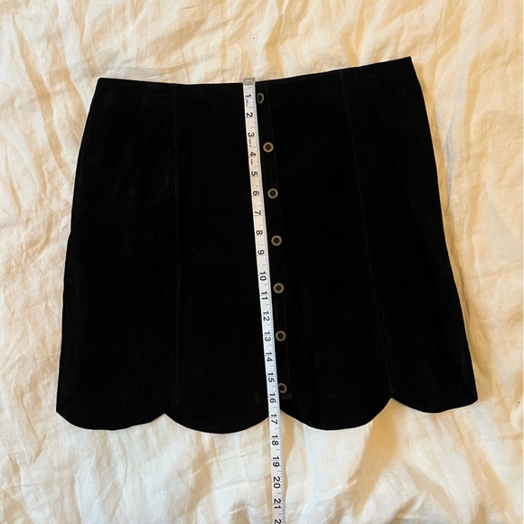 Black Leather Button-Up Skirt - Picture 4 of 8